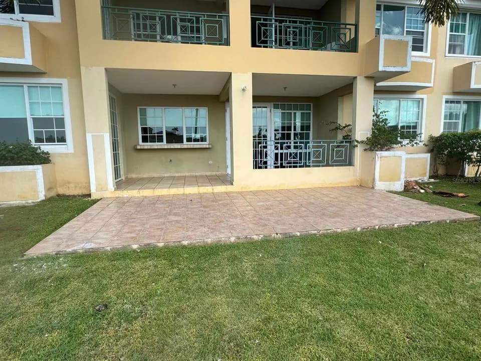 Exterior de Costa Dorada I · Unidad A101 mostrado por Realtor.com · Stellar MLS PR9112807