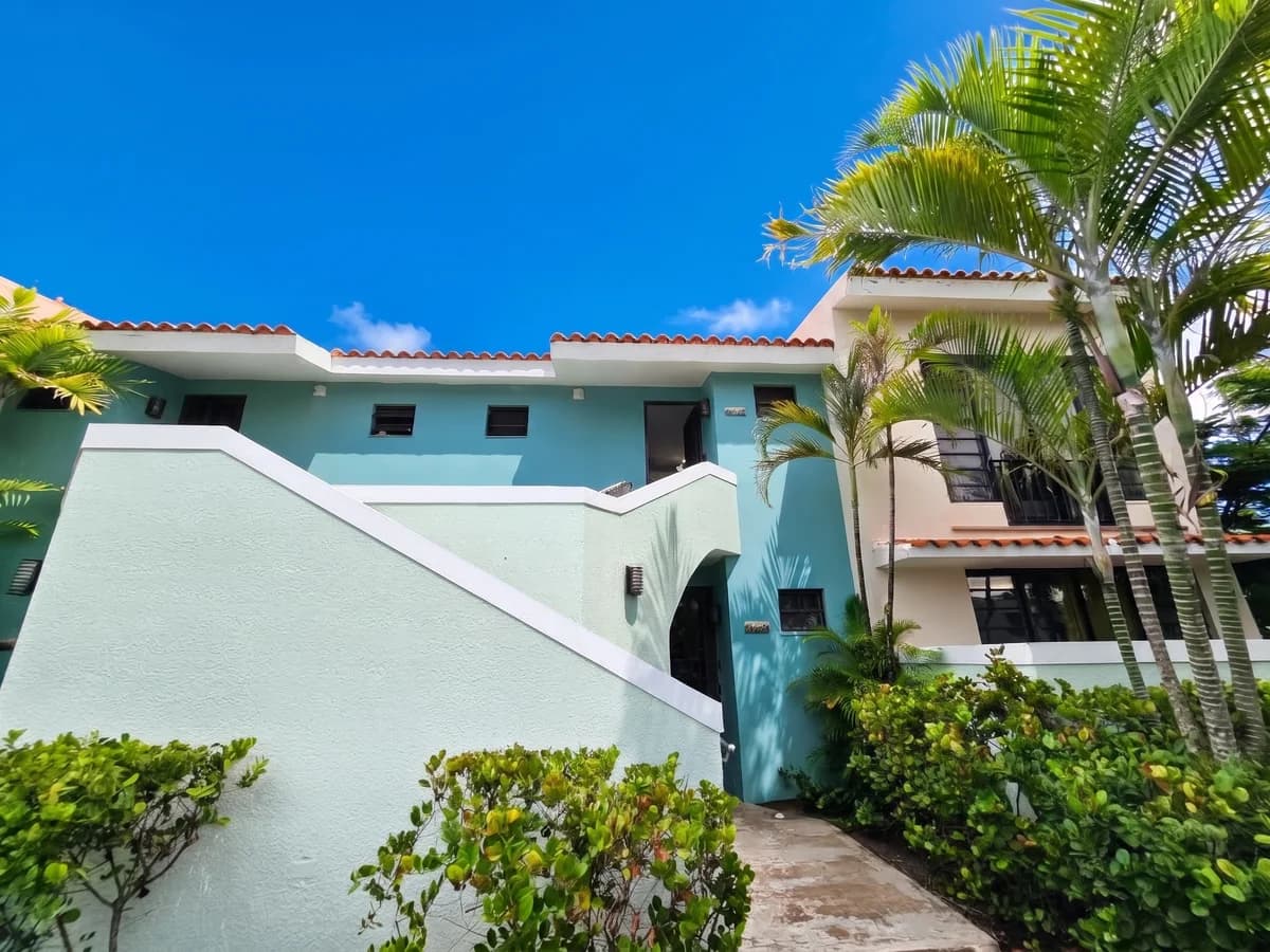 Exterior of Fairlakes Village · Unit 647 shown by Effective Realty · current broker offer