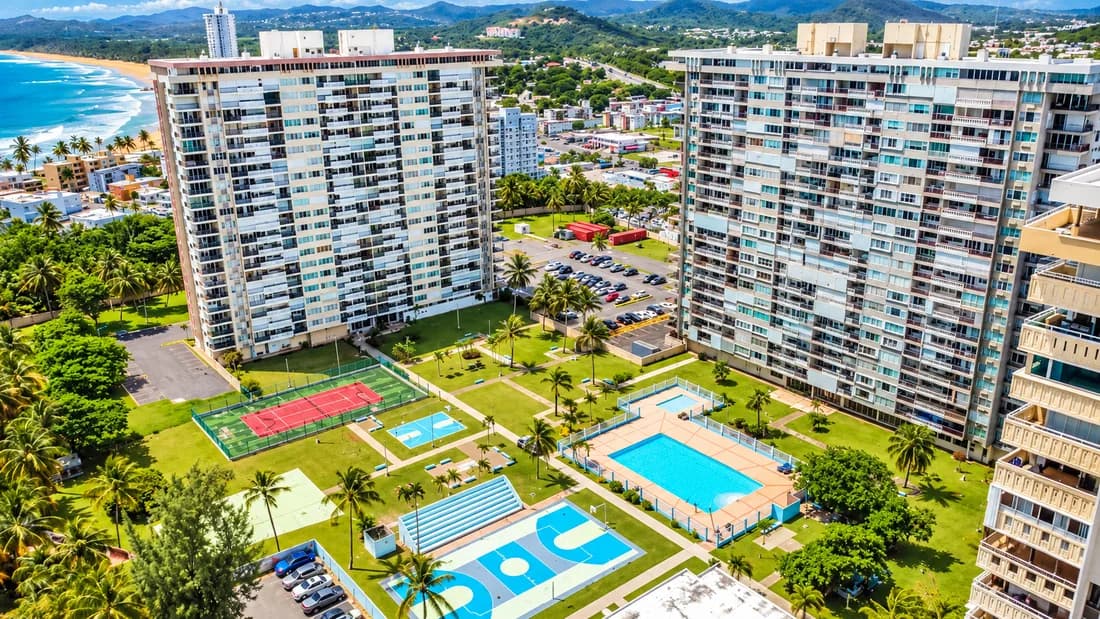 Exterior de Residencia en venta en Playa Azul II mostrado por RE/MAX Paradise Island Estates