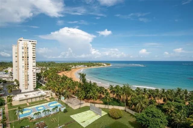 Exterior de Residencia en alquiler en Playa Azul III mostrado por Realtor.com