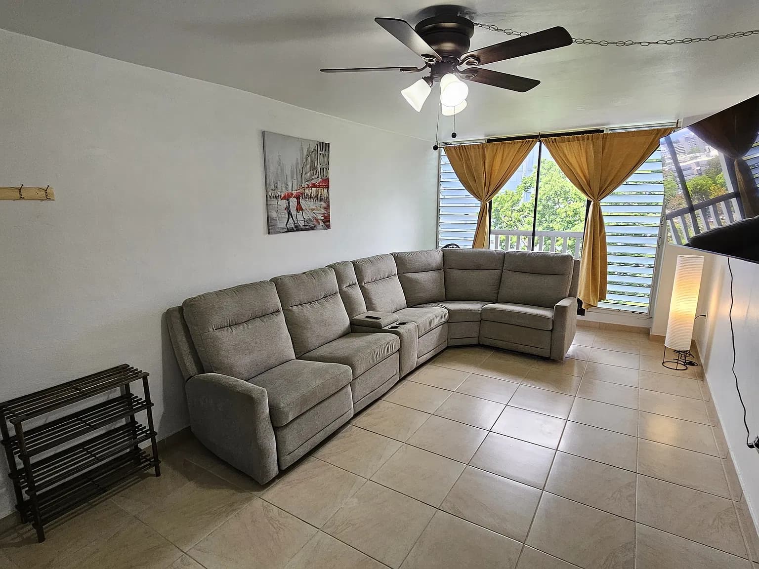 Exterior of Past rental in Quintana A shown by HotPads