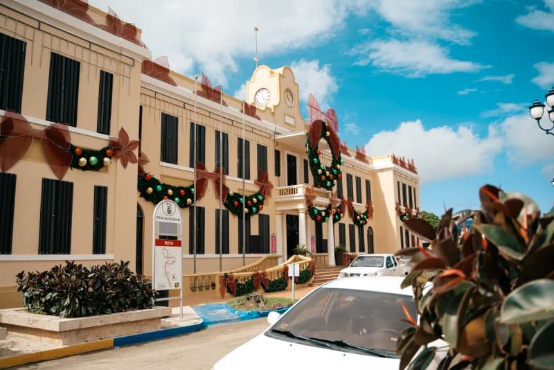 Clock tower and front of the municipal building in the Juncos town center.