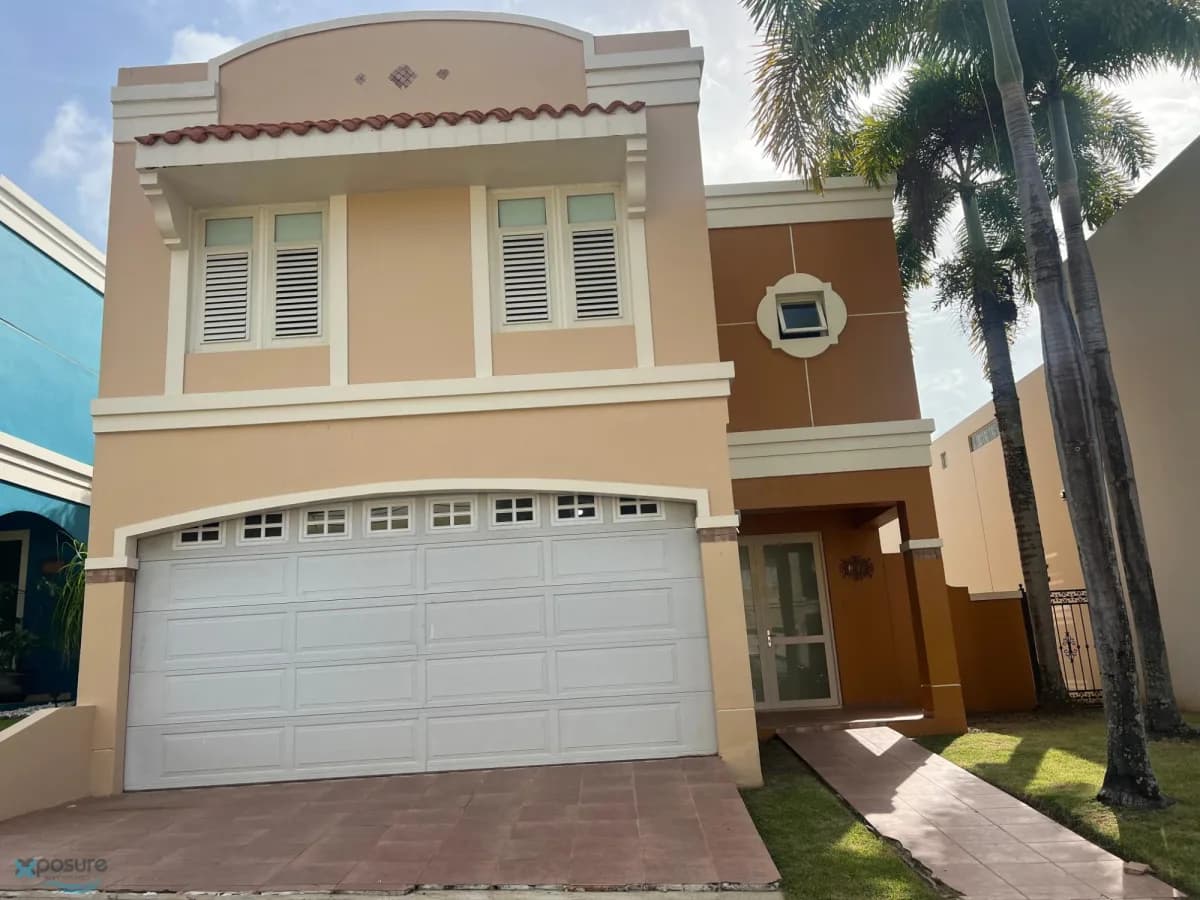 Exterior of Verónica residence shown by Findit