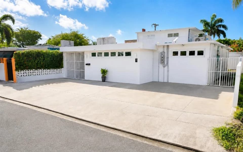 Exterior de Residencia en Atlantic View mostrado por Findit · Stellar MLS