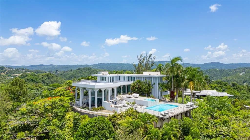 Exterior of La Roca residence shown by Findit