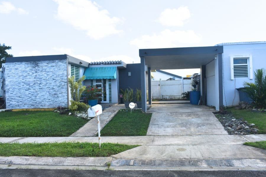 Exterior of El Torito K-12 residence shown by Findit