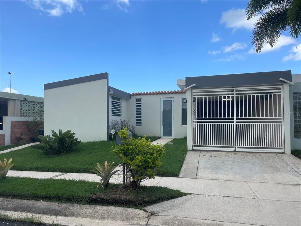Exterior of Torrecillas residence shown by Findit