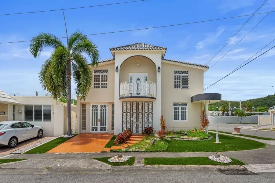 Exterior de 701 Enrique Laguerre · en venta mostrado por KW Grand Homes · MLS 65297