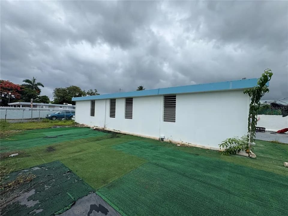 Exterior de 3455 Paseo Costa mostrado por Findit · Stellar MLS