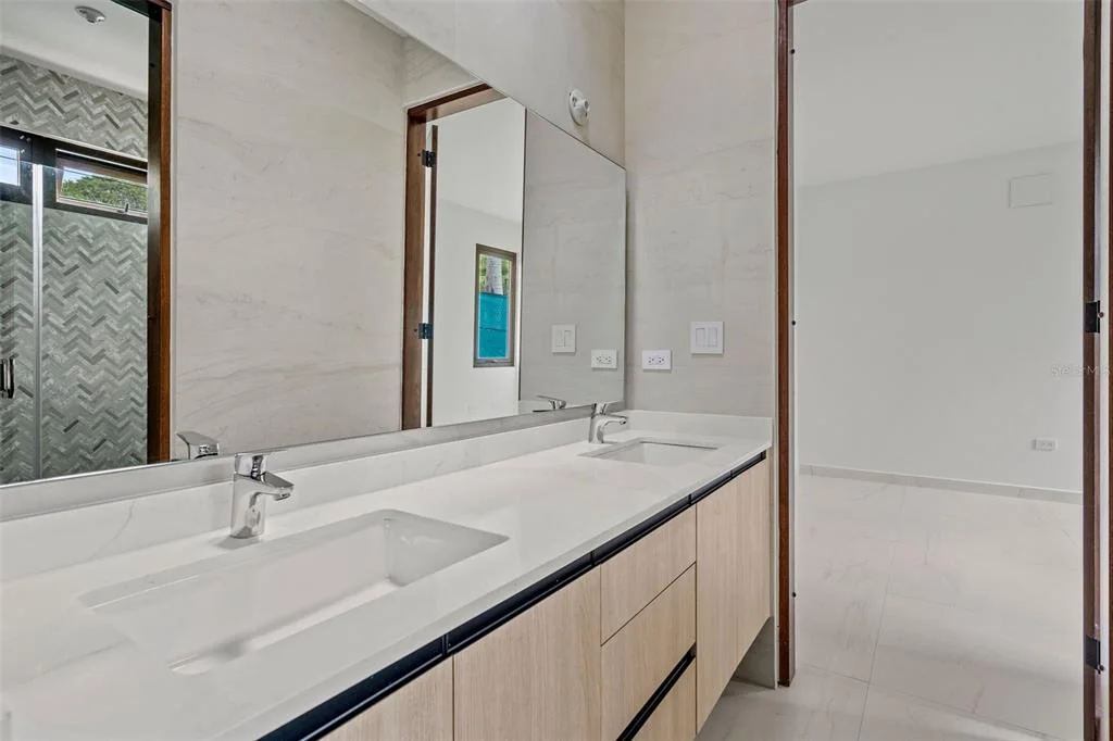 Exterior de 49 Los Lagos mostrado por Compass · Stellar MLS PR9111706