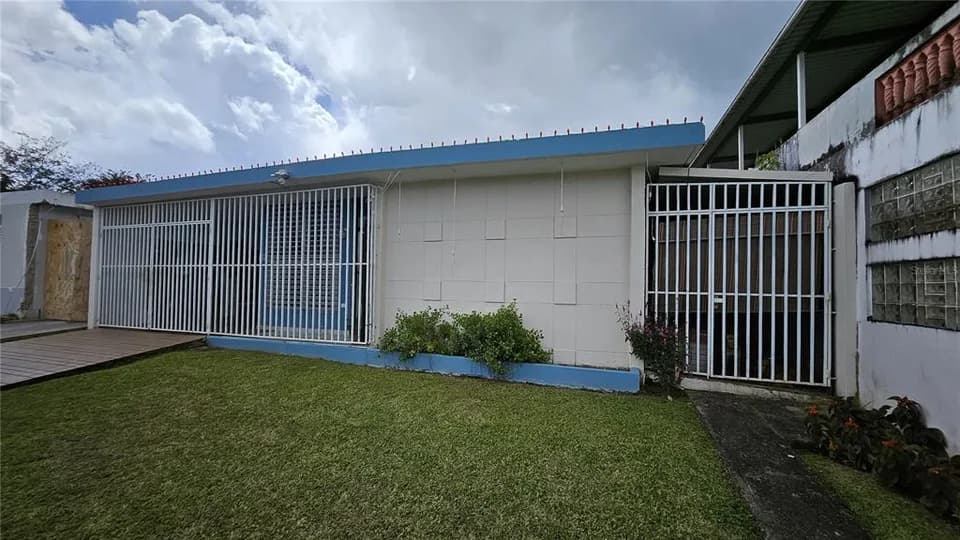 Exterior de 79 Calle Pentagrama mostrado por Findit · Stellar MLS