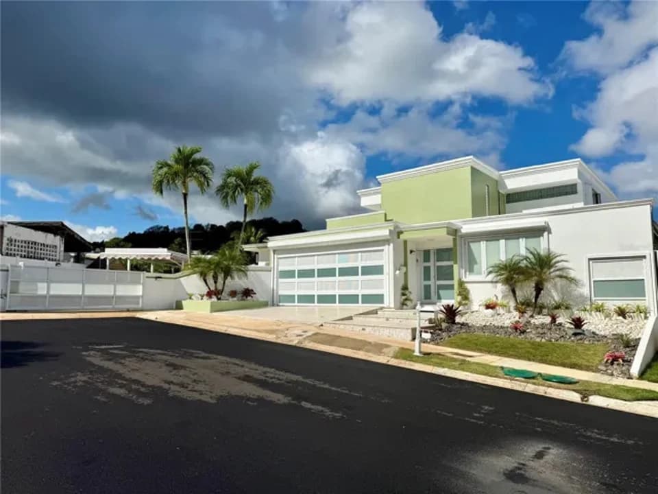 Exterior de E1 Calle Felipe I mostrado por Tusell Realty Group · Stellar MLS PR9124500