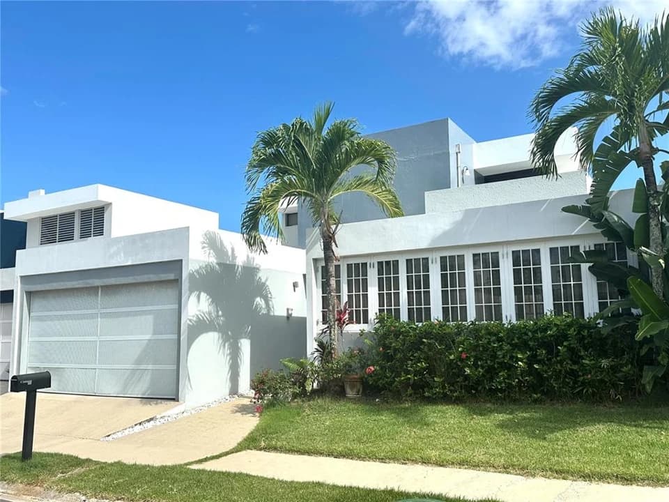Exterior de Príncipe de Asturias mostrado por ANI Fernández Real Estate · Stellar MLS PR9121471