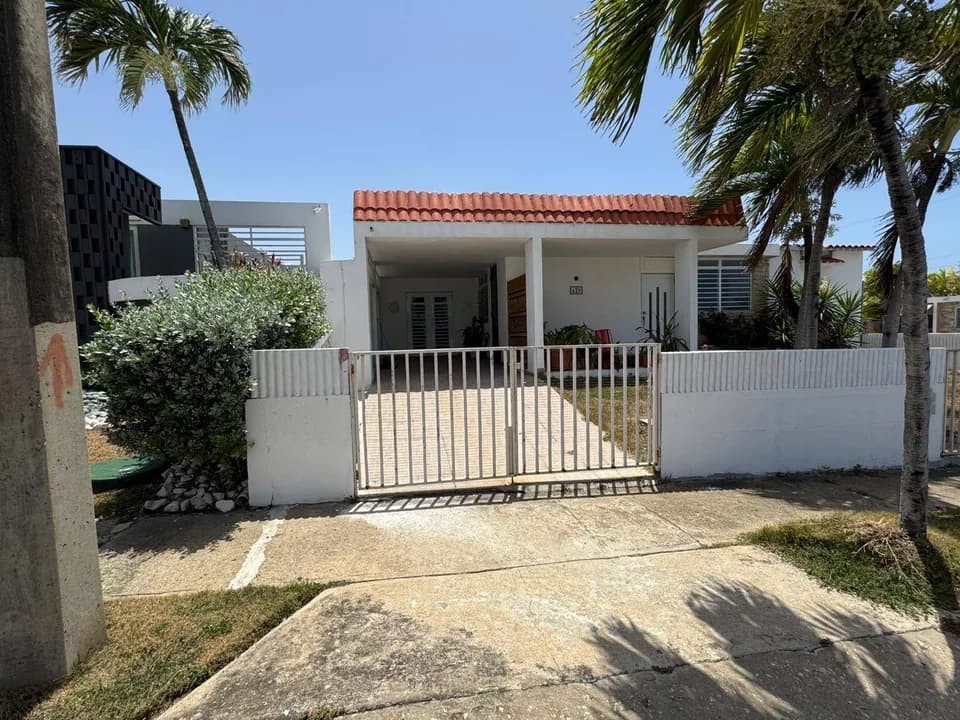 Exterior of 29 Calle A shown by Findit