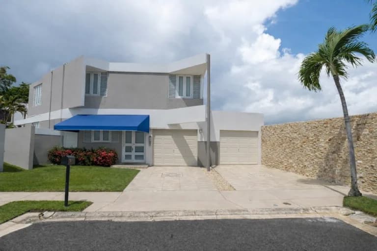Exterior de RD27 Plaza 11 mostrado por Findit
