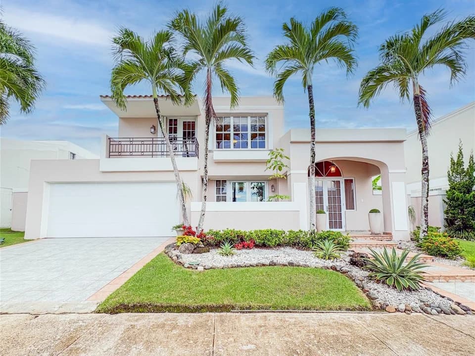 Exterior de 135 Calle Bizmarkia mostrado por ASR Real Estate · Stellar MLS PR9124885
