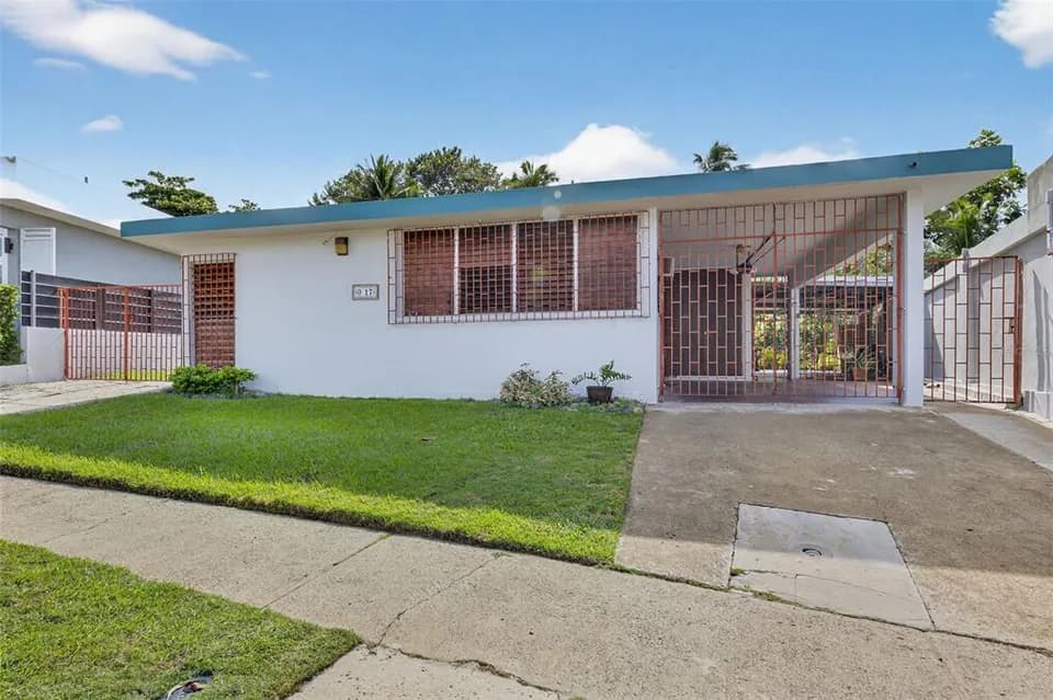 Exterior de 17 Calle McKinley mostrado por Findit · Stellar MLS