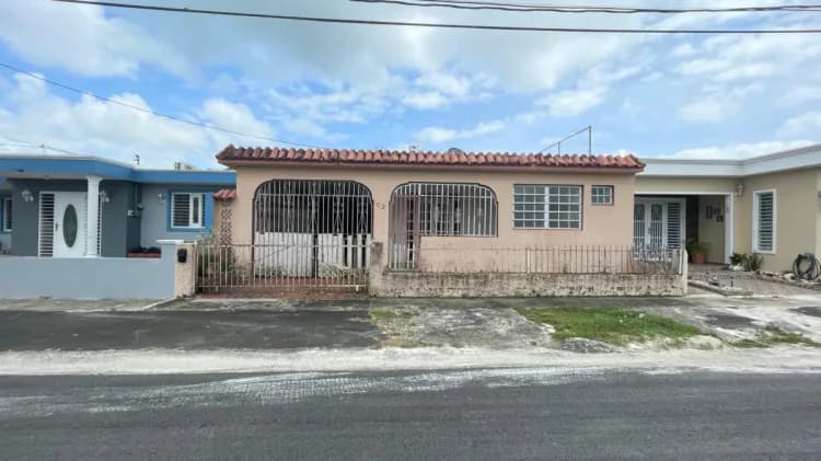 Exterior of Parque Las Américas residence shown by GVC Real Estate · Property 358