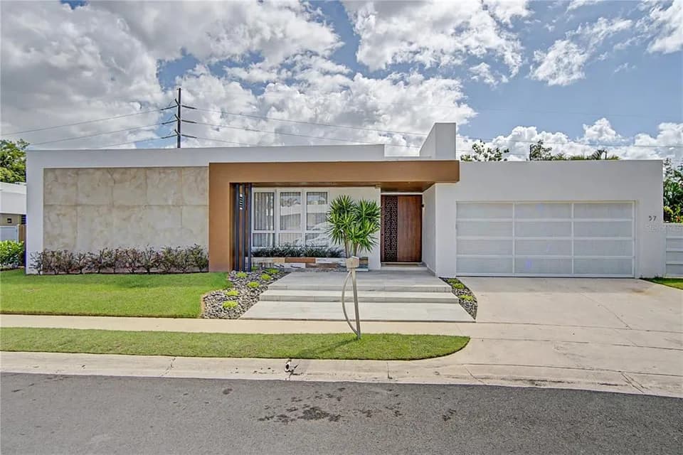 Exterior of 57 Parque del Oriente shown by Findit · Stellar MLS