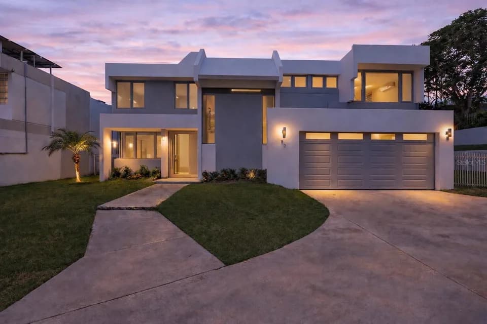 Exterior de 52 Calle Capri mostrado por Casillas Realty · Stellar MLS