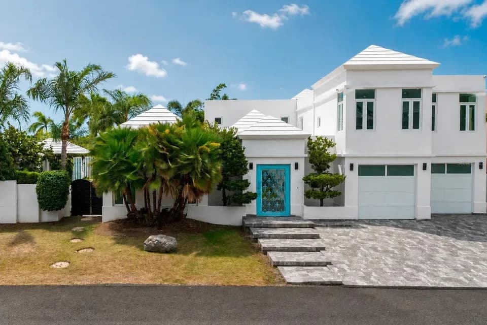 Exterior de 18 Paseo Las Palmas mostrado por Realtor.com · Stellar MLS