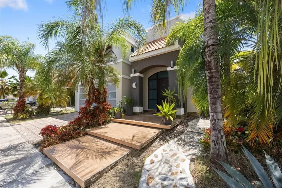 Exterior of 677 Mar Índico / F10 shown by Realtor.com · Stellar MLS