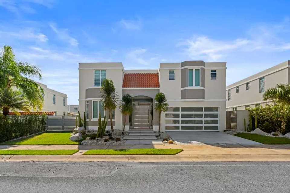 Exterior de Residencia en Paseo Los Corales II mostrado por Findit