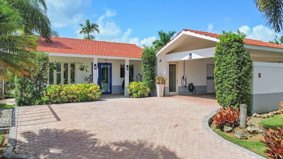 Exterior de 4 Camino del Turpial mostrado por Trulia
