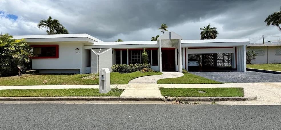 Exterior of 1917 Orquídea shown by Homes.com · Stellar MLS
