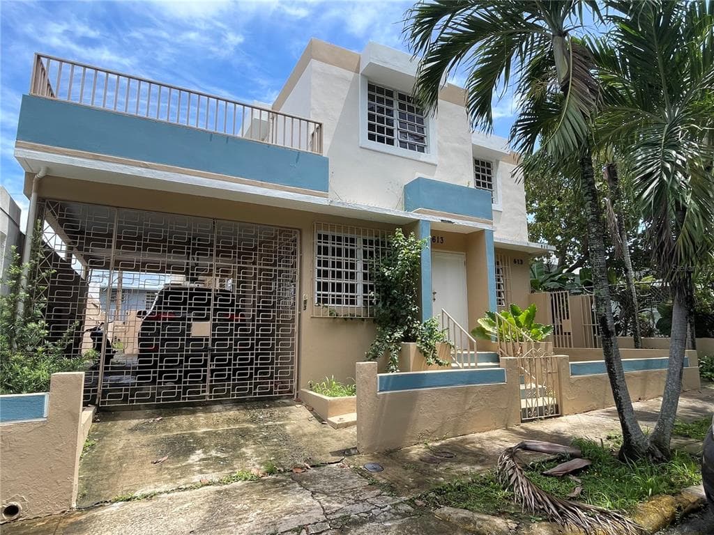 Exterior de Residencia 613 Olympic mostrado por Findit · Stellar MLS PR9114611