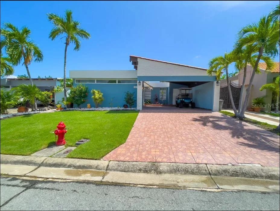 Exterior of AC-14 Villa Franca shown by Casillas Realty · Stellar MLS