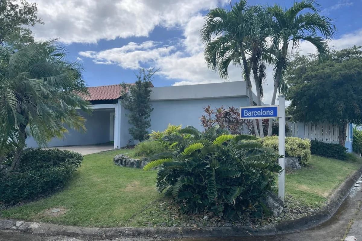 Exterior of AE-5 Calle Barcelona, Villa Franca shown by Casillas Realty · Stellar MLS