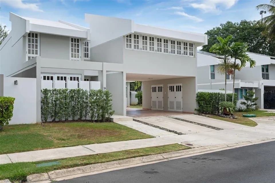 Exterior de 14 Calle San Edmundo mostrado por Zillow · Stellar MLS
