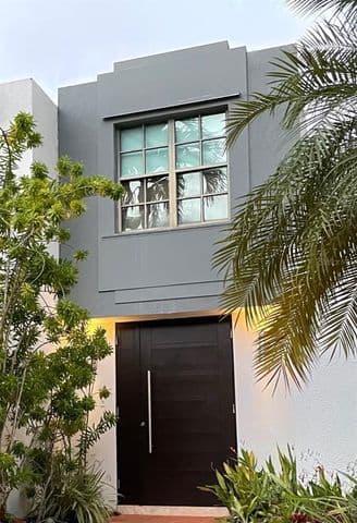 Exterior of Via Versalles No. 379 residence shown by Compass