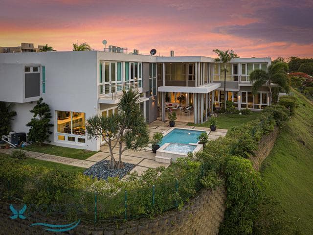 Exterior of Villas Reales residence shown by Findit