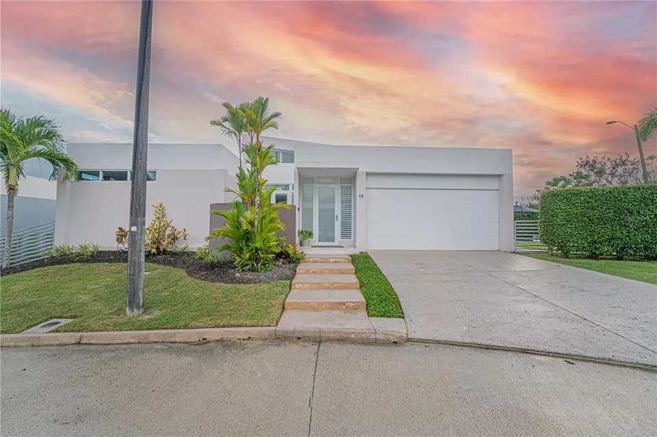 Exterior of 89 Calle Lago Dos Bocas shown by Findit · Stellar MLS
