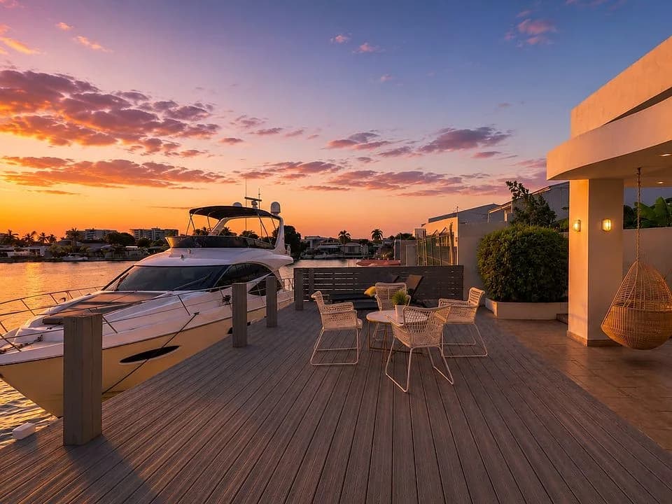 Exterior of H4 Vistamar Marina residence shown by Zillow · My State MLS