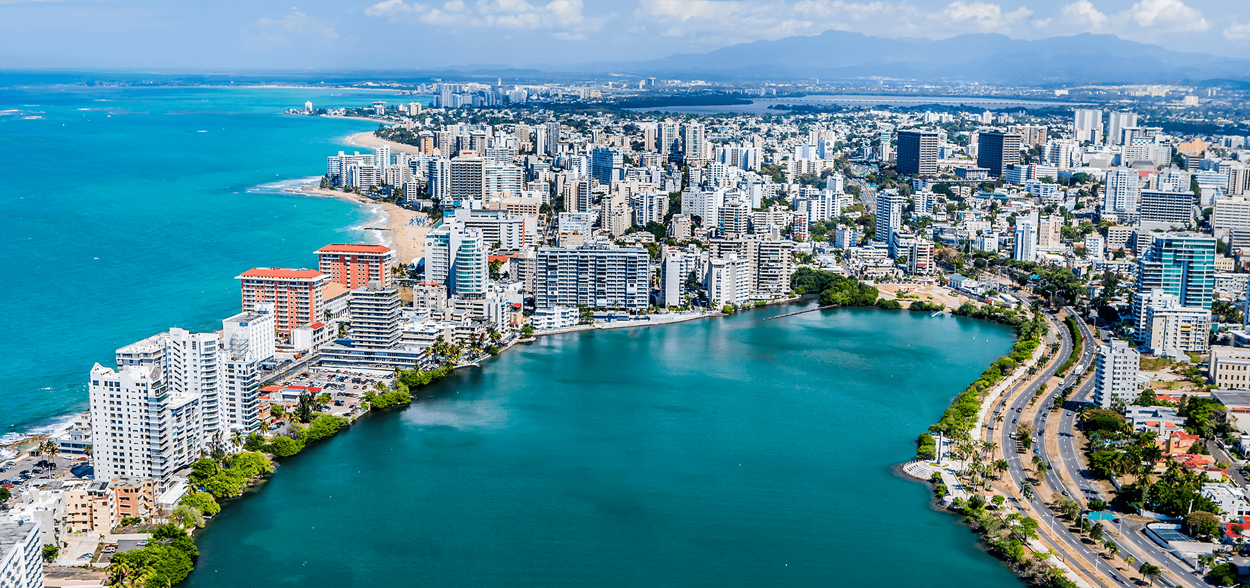 Vista aérea de Condado y el litoral costero de San Juan.